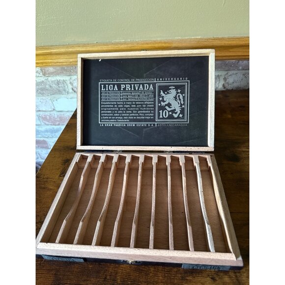 Liga Privada 10 Aniversario Toro Cigar Box Wooden Collectible - Picture 8 of 16